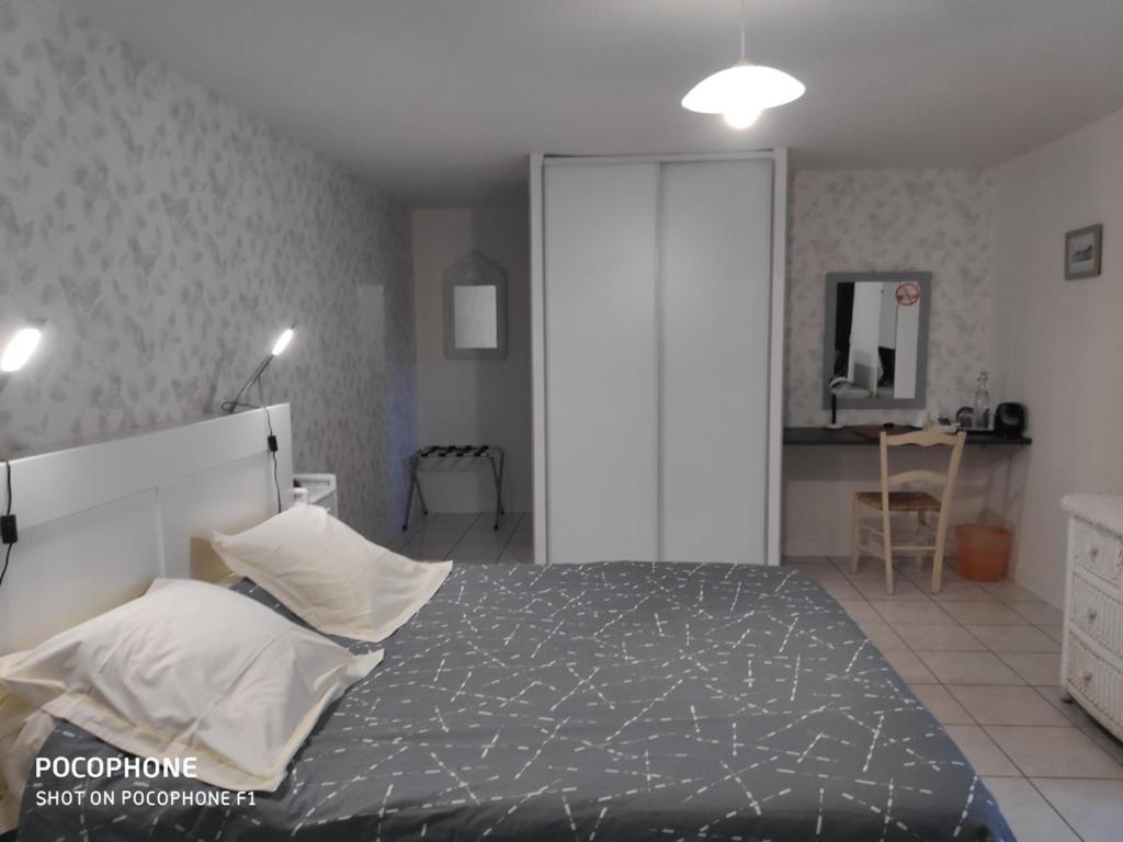 Logis De Chezelles Bed & Breakfast Sidiailles Bagian luar foto