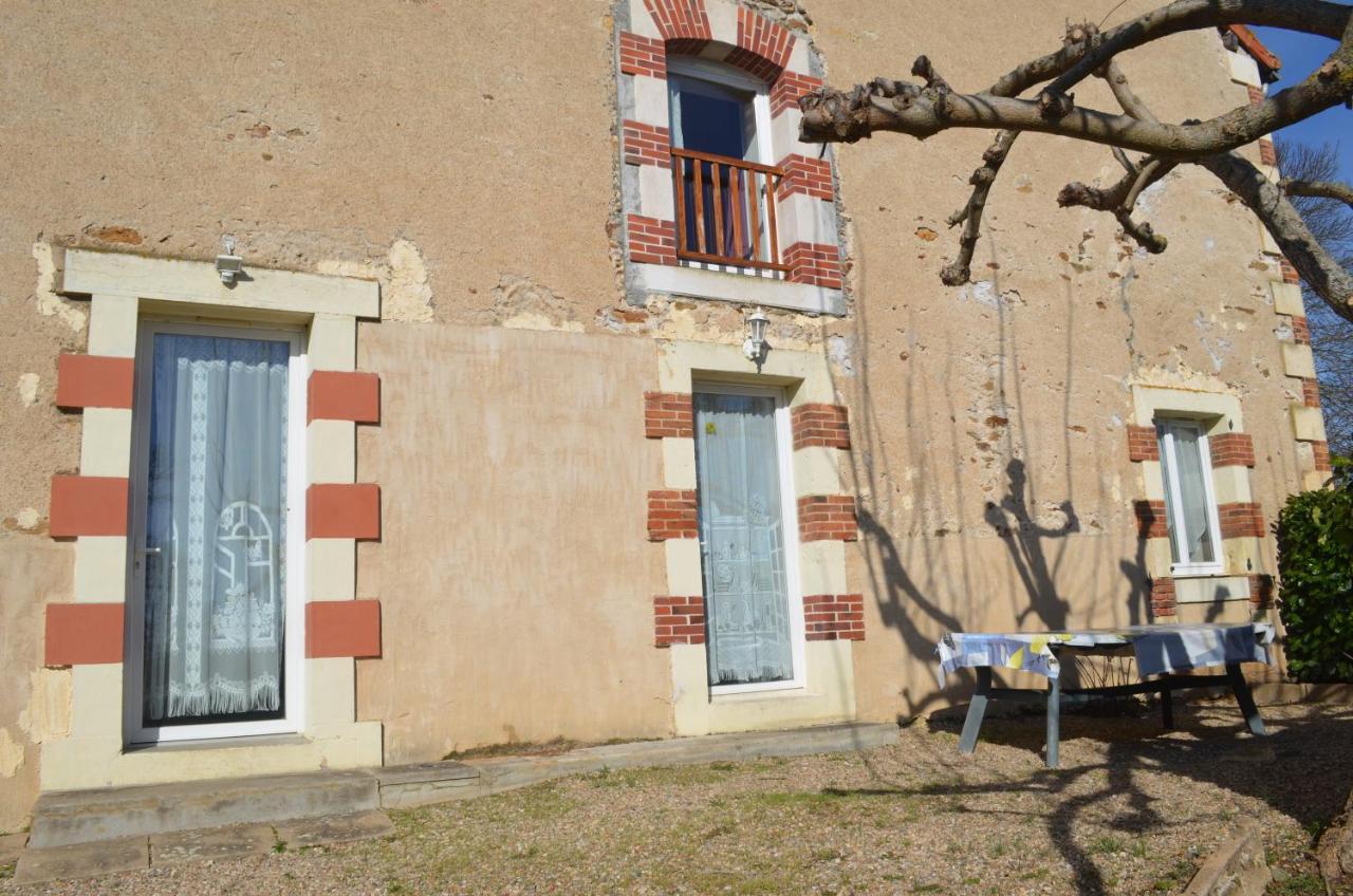 Logis De Chezelles Bed & Breakfast Sidiailles Bagian luar foto