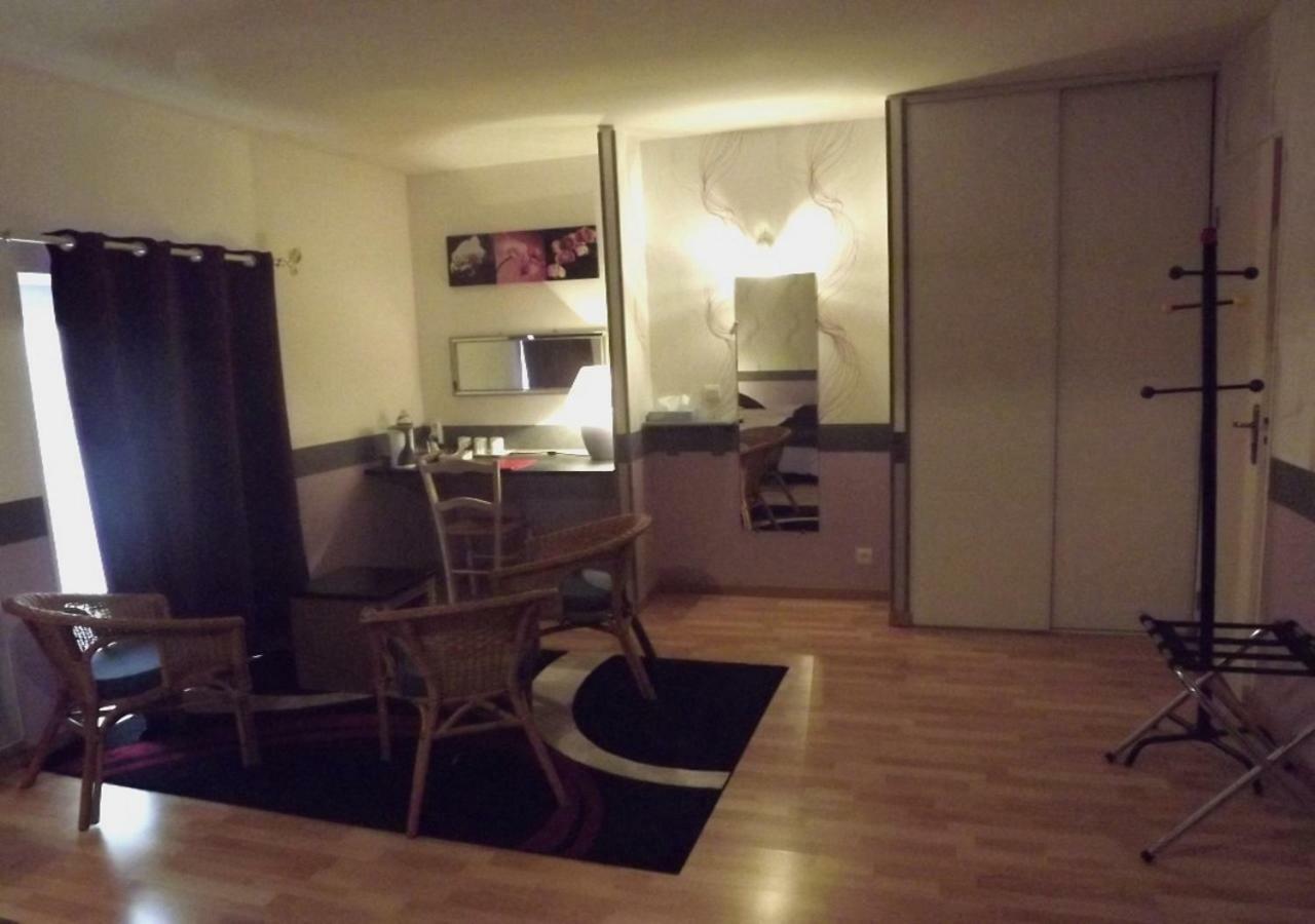 Logis De Chezelles Bed & Breakfast Sidiailles Bagian luar foto
